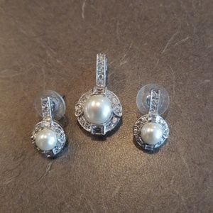 Matching necklace pendant and earrings